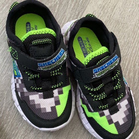 2 pairs of sneakers size 8 - Picture 3 of 5